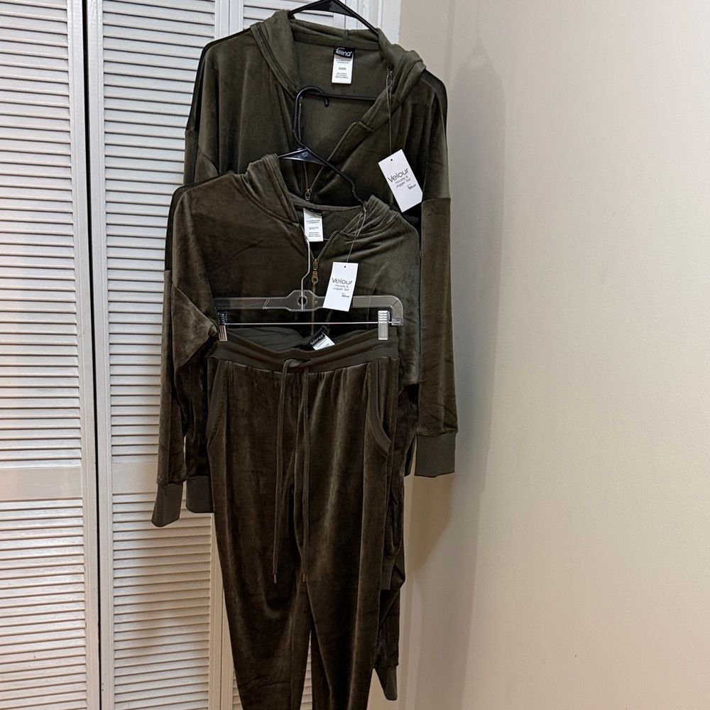 Felina Olive Green Track Pants & Joggers Set